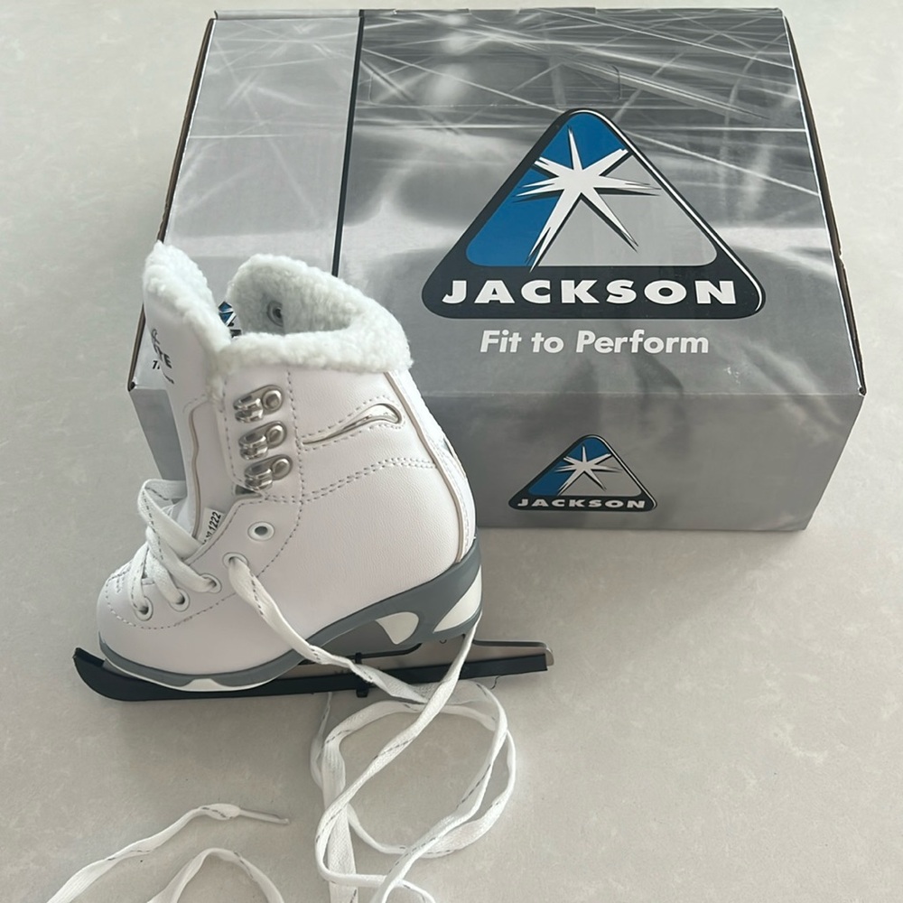 New in box little girl Jackson figure skates